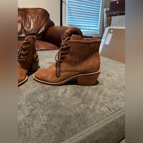 Lucky Brand high heeled boot size 7 - Picture 6 of 8